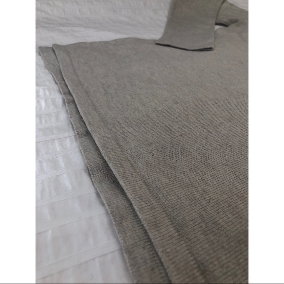 Neutral Casual Sweater with Straight Edge Bottom - Picture 4 of 12